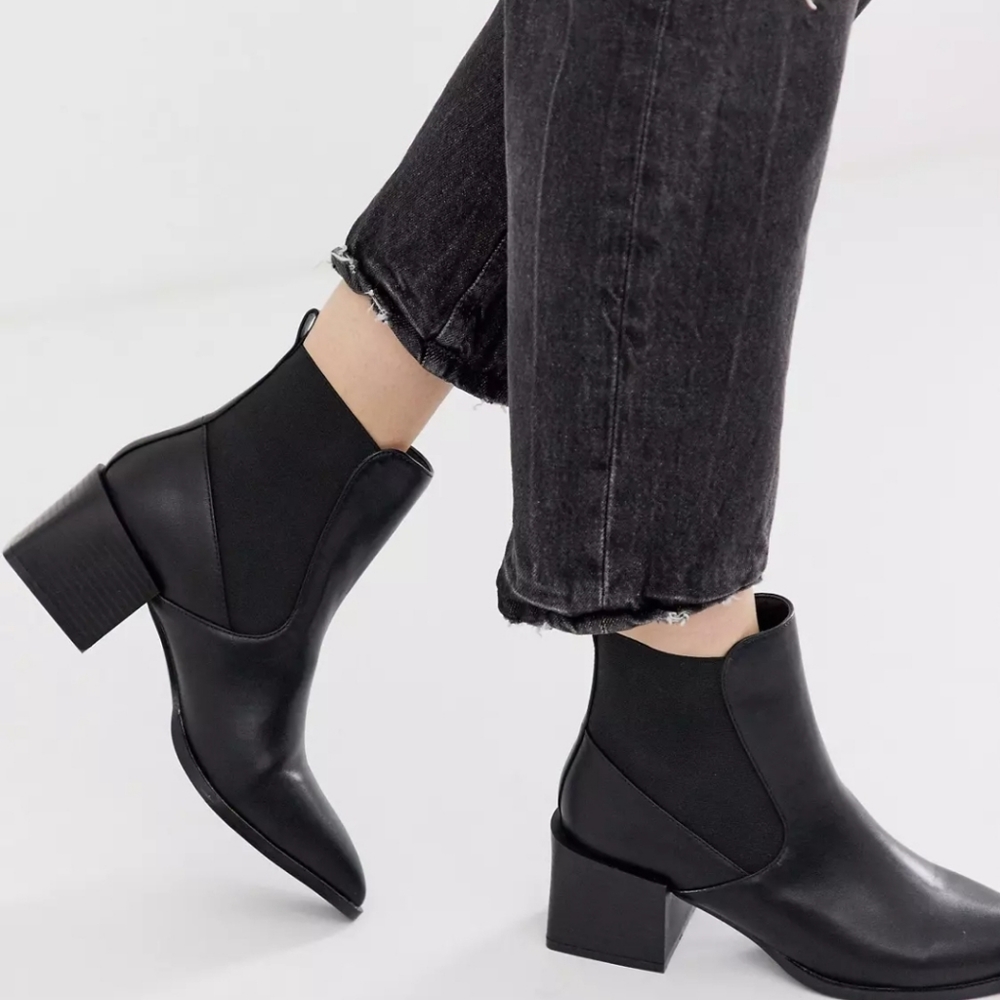 Black Leather Pointed Toe Chelsea Booties